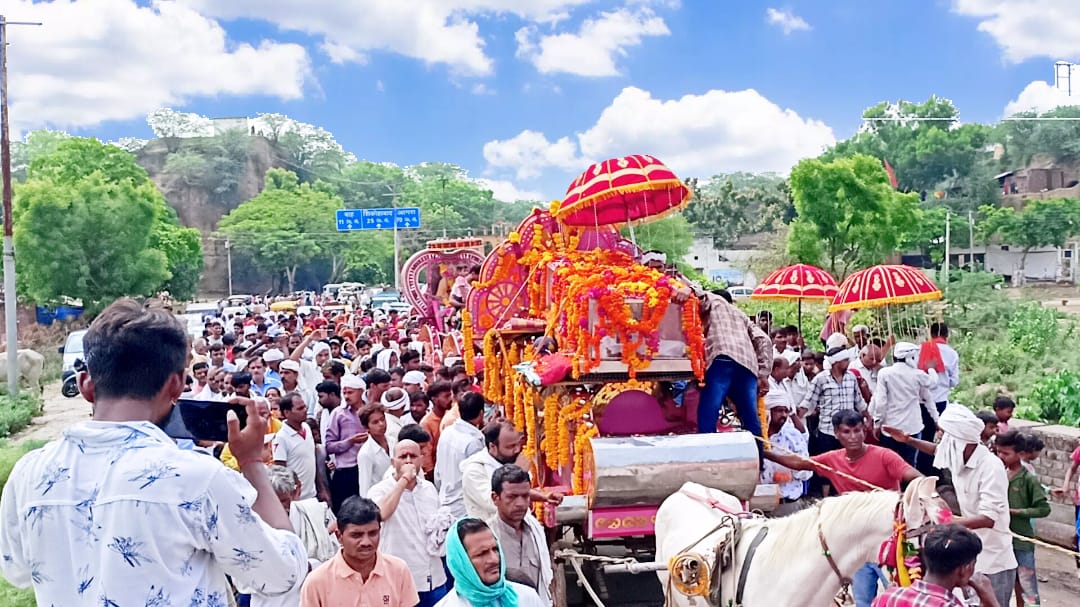 Read more about the article सदगुरुदेव श्री श्री 1008 वेयन्तानन्दपुरी जी दद्दा महाराज जी ने अपना पंचतत्व शरीर देह को त्याग करके ब्रम्हलीन समाधी ले ली है।।।।<br>बोलो जय जय सदगुरुदेव जी की जय जय जय हो ।।।🙏🏼🙏🏼🙏🏼🙏🏼🙏🏼🙏🏼🙏🏼🙏🏼🙏🏼🙏🏼